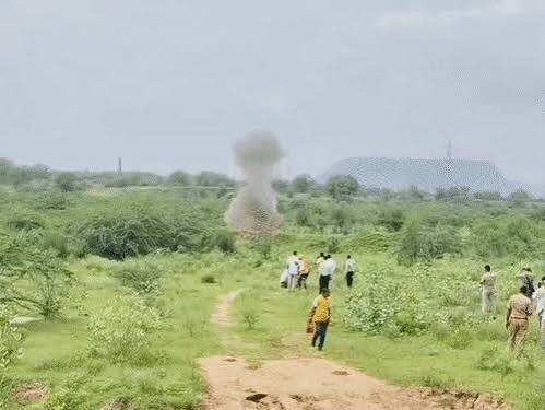 जयपुर में CRPF कैंपस के पास मिला जिंदा मोर्टार बम, वीडियो में जाने आबादी से दूर ले जाकर किया गया डिस्पोज