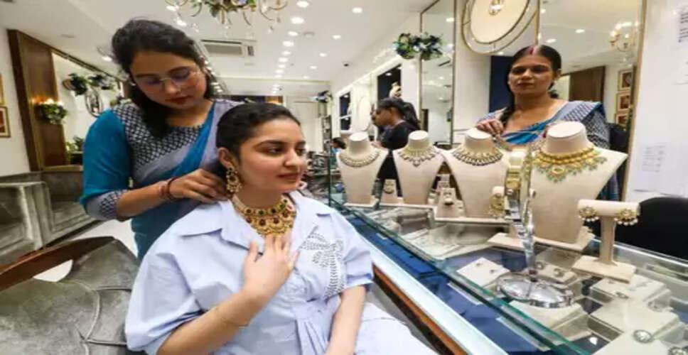 सोने की कीमतें इस हफ्ते गिरीं, चांदी 2 लाख रुपए प्रति किलो के पार