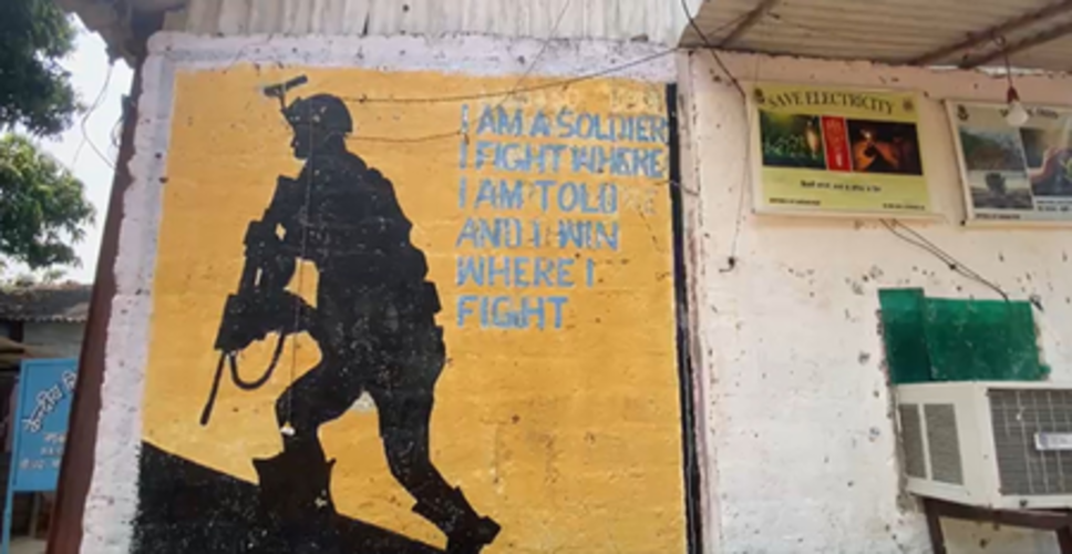 छत्तीसगढ़ : नक्सल प्रभावित चिंतागुफा में सुरक्षा और विकास की नई राह, ग्रामीणों को मिली सीआरपीएफ की मदद