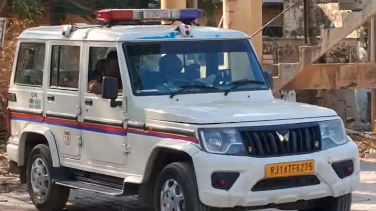 स्कूल हॉस्टल में 13 साल के छात्र ने लगाई फांसी, दोपहर हुई थी मां से मुलाकात, परिजनों ने बताया संदिग्ध