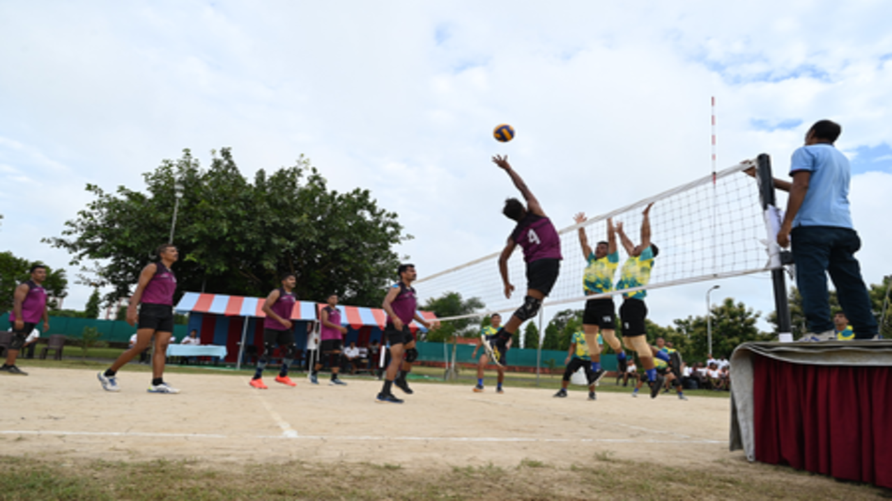 पश्चिम बंगाल: नादिया में इंटर-बटालियन वॉलीबॉल टूर्नामेंट, बचावकर्मी हुए शामिल