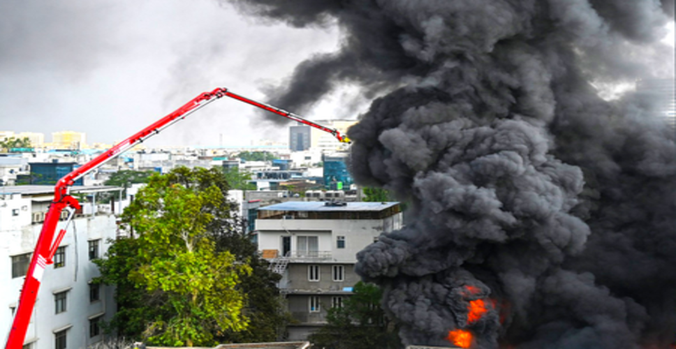 मुंबई : टी20 वर्ल्ड कप जीत के जश्न के दौरान रॉकेट से लगी आग, बांद्रा के अपार्टमेंट में मची अफरा-तफरी