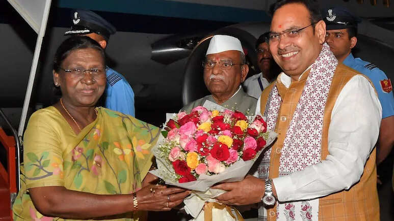 राष्ट्रपति द्रौपदी मुर्मू का राजस्थान दौरा: जैसलमेर में वायुसेना के ‘प्रचंड’ हेलीकॉप्टर से उड़ान