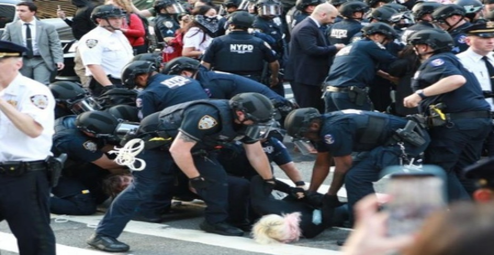 अमेरिका ने 50 देशों के लिए वीजा बॉन्ड न&zwj;ियम में क&zwj;िया विस्तार, 15 हजार डॉलर जमा करना अनिवार्य