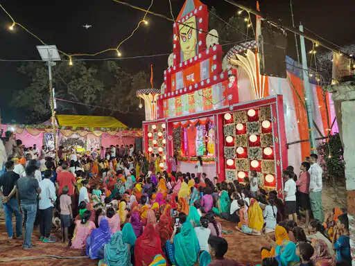 भागवत कथा में कृष्ण-सुदामा मिलन की झांकी देख भावुक हुए श्रद्धालु, मित्र को देखकर नंगे पांव दौड़े भगवान श्रीकृष्ण