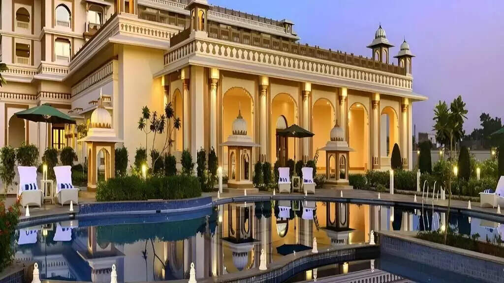 राजस्थान की यात्रा को आरामदायक बनाने के लिए बजट में बेस्ट होटल्स, वीडियो में&nbsp;जानिए हर शहर में कहाँ ठहरें और कितना खर्च आएगा
