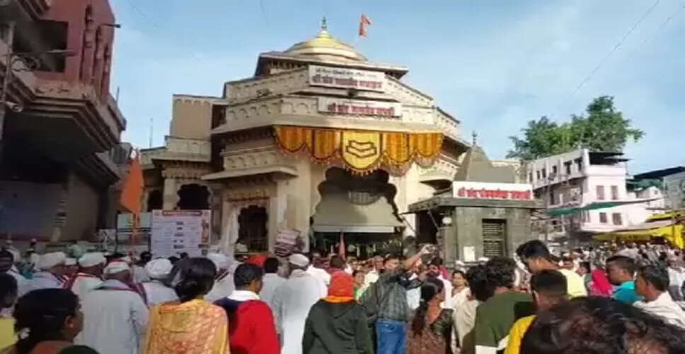 पापांकुशा एकादशी पर विठोबा मंदिर में श्रद्धालुओं का तांता, दर्शन के लिए लगी लंबी लाइन