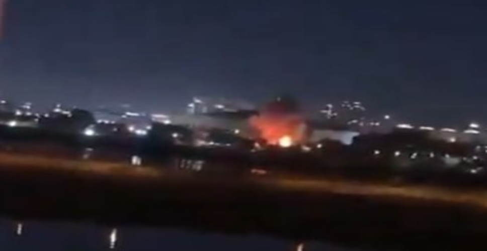 बगदाद में अमेरिकी दूतावास पर हमला, धमाकों के बाद परिसर में लगी आग