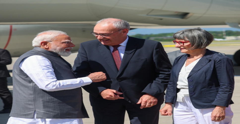 पीएम मोदी का जिनेवा में स्विटजरलैंड के राष्ट्रपति पारमेलिन ने किया स्वागत, जी-7 में शामिल होने फ्रांस जाएंगे