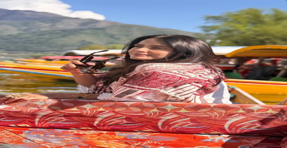 नीतू चंद्रा तलाश रहीं अच्छी फिल्में, हॉलीवुड तक के सफर पर बोलीं- काम पर ध्यान, एयरपोर्ट लुक्स के लिए टाइम नहीं