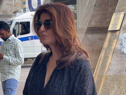 जयपुर के सिटी पैलेस में ट्विंकल खन्ना का खास अंदाज, वीडियो में देंखे बुल्गारी के दिवाली अभियान ‘पासिंग द लाइट’ में हुईं शामिल