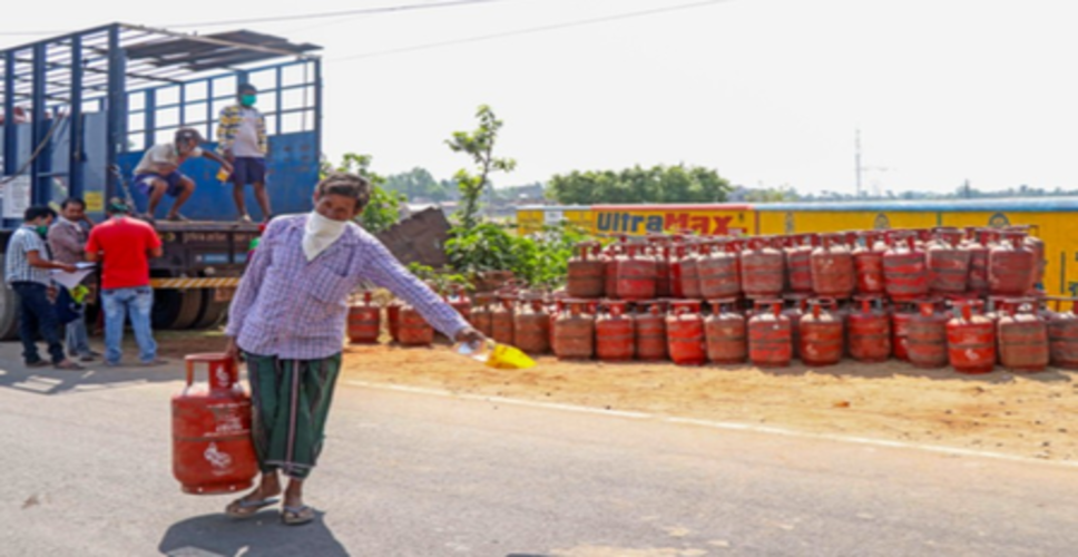 सिलेंडर की कोई किल्लत नहीं, बिल्कुल भी मत घबराइए: भंडारा के जिलाधिकारी सावन कुमार
