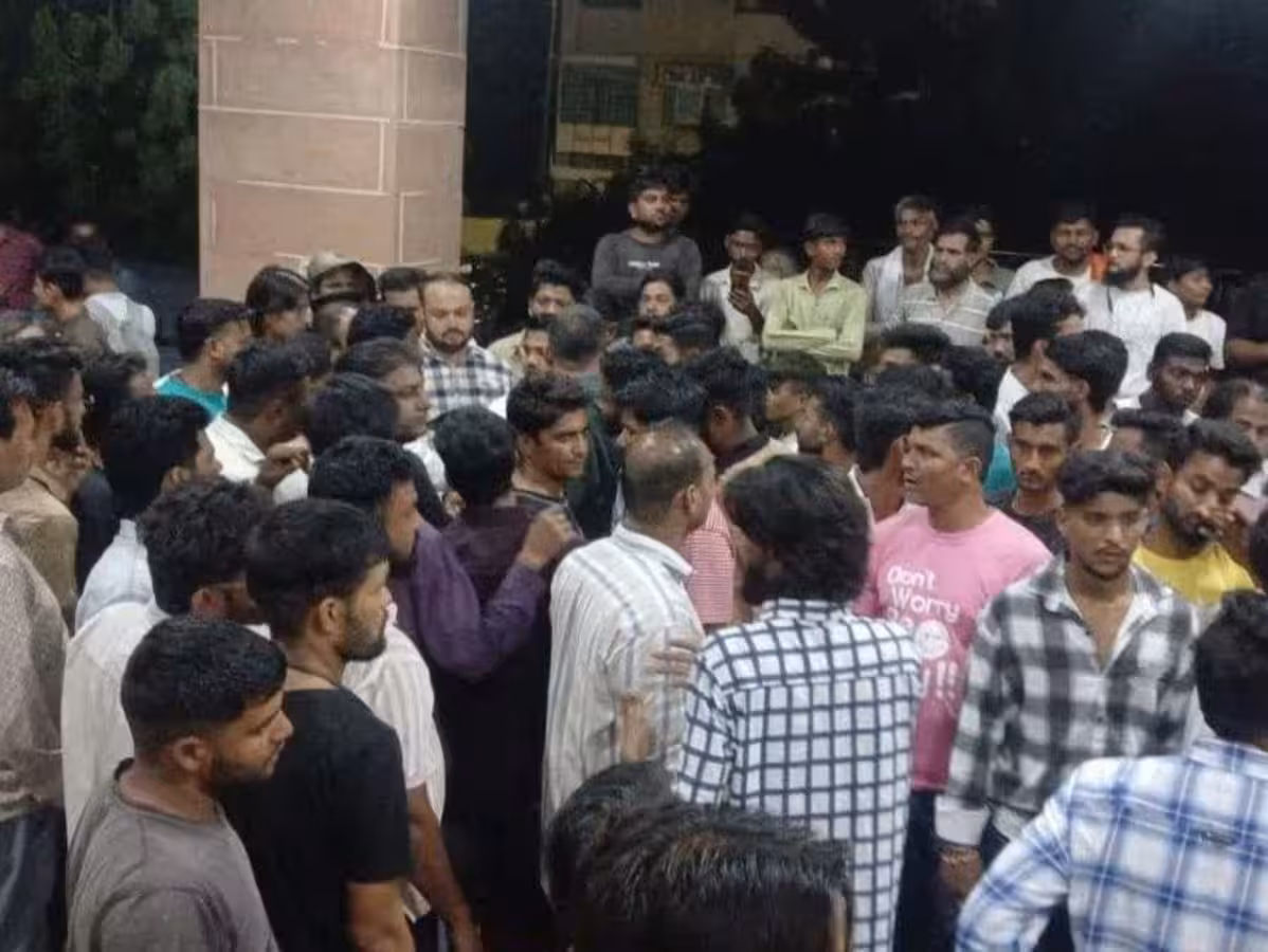 छत से कूदा सद्दाम, बिजली के तारों में उलझा; करंट लगने के बाद नीचे गिरा, गंभीर घायल