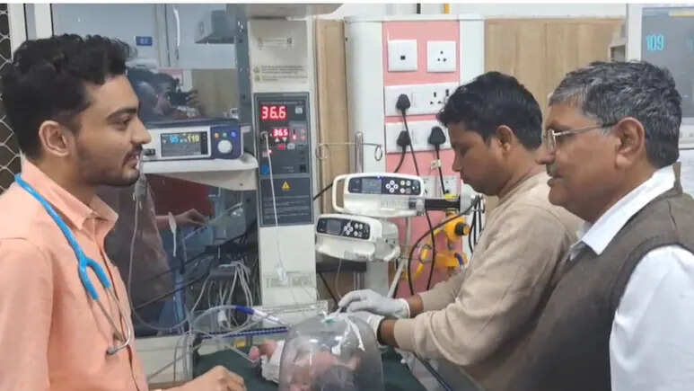 भरतपुर में जन्म के 2 घंटे बाद ही बेटी को पॉलिथीन में पैक कर झाड़ियों में फेंक गई मां