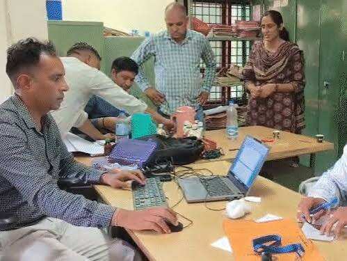 जयपुर नगर निगम में ACB का ट्रैप, फुटेज में देंखे 6 हजार की रिश्वत लेते पशुधन निरीक्षक गिरफ्तार