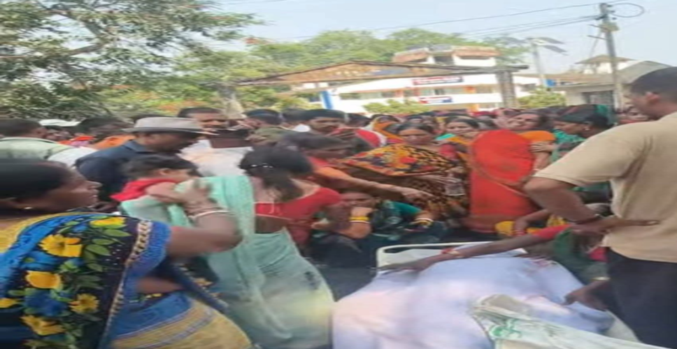 झारखंडः कोडरमा में भाजपा विधायक के चालक की हत्या,  शव के साथ परिजनों ने रांची-पटना हाईवे किया जाम