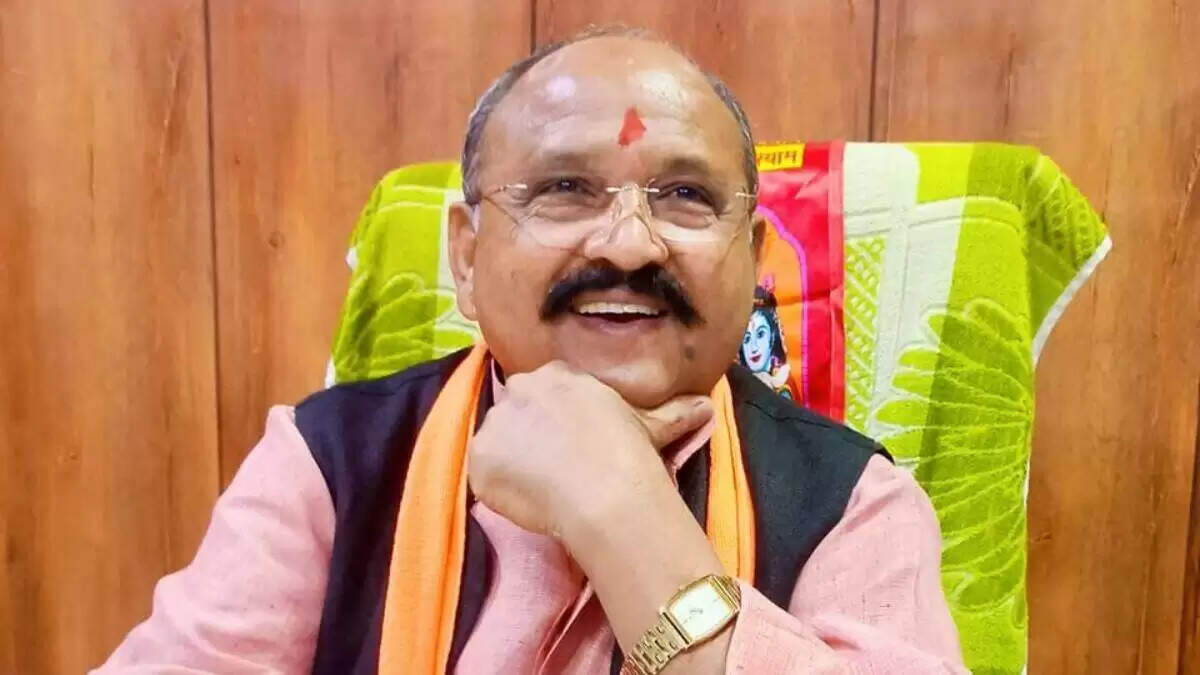 वीडियो में देखें कांग्रेस नेता प्रह्लाद गुंजल ने अमित शाह के बयान पर किया पलटवार, घुसपैठियों को लेकर उठाए सवाल