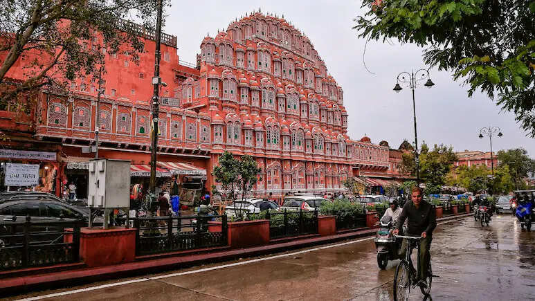 राजस्थान में बदला मौसम का मिजाज, 1 अप्रैल तक आंधी-बारिश और ओलावृष्टि की चेतावनी