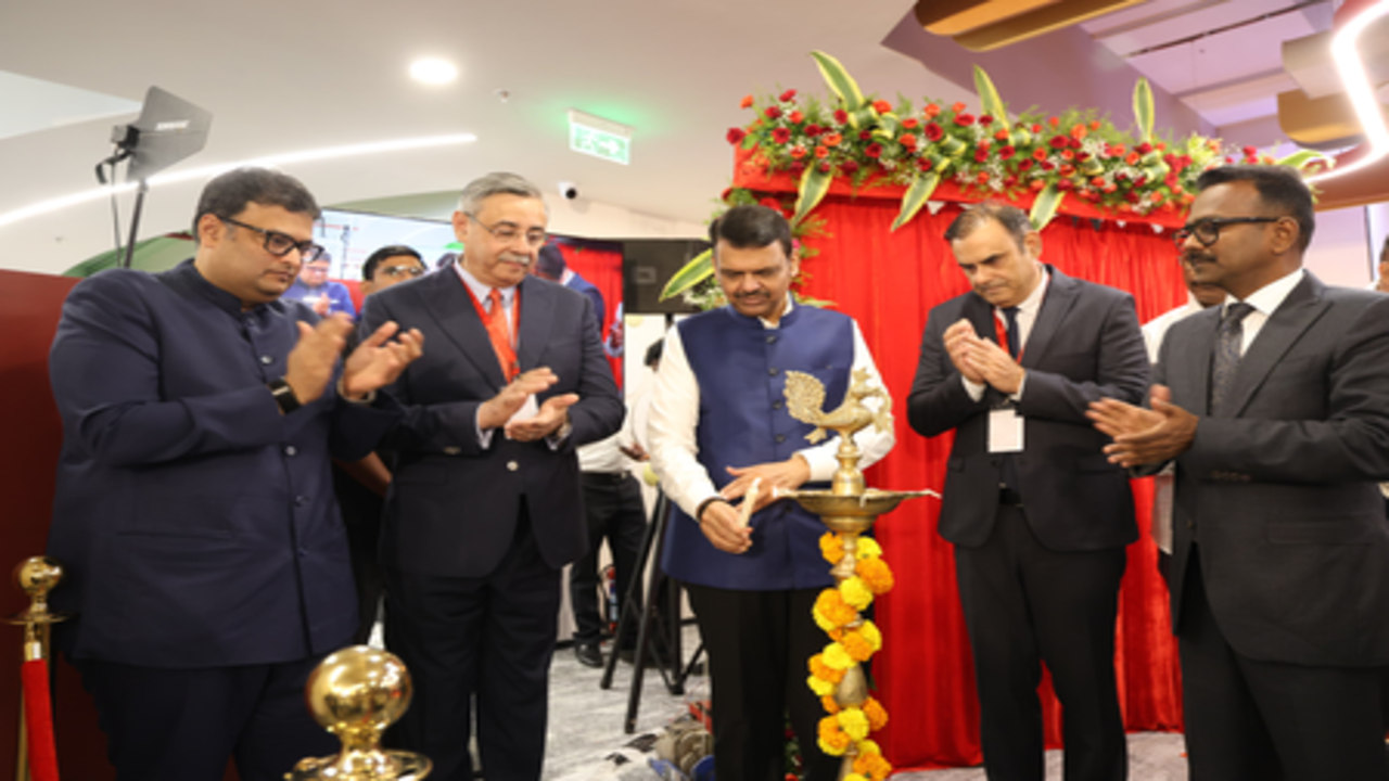 पुणे भारत की 'ग्लोबल कैपेबिलिटी सेंटर्स' राजधानी बनने की राह पर: देवेंद्र फडणवीस
