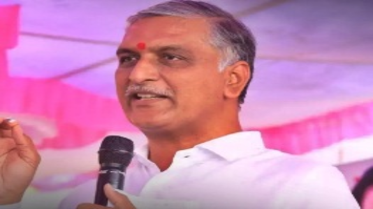 सरकारी कर्मचारियों के विरोध प्रदर्शन के दौरान बीआरएस नेता हरीश राव को हिरासत में लिया गया