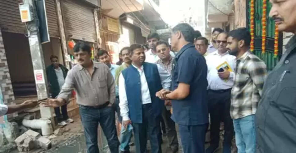 सफाई व्यवस्था व सिविल कार्यों को लेकर विशेष कार्याधिकारी का निरीक्षण, 25 लाख का लगा जुर्माना