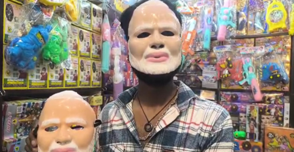 होली उत्&zwj;सव : मुजफ्फरपुर में 'मोदी मास्क' का क्रेज, बाजारों में आउट ऑफ स्टॉक