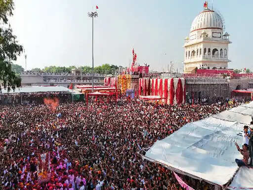 देशनोक में मां करणी का 639वां जन्मोत्सव धूमधाम से मनाया, भक्तिमय स्वरों और नगाड़ों की थाप के बीच उमड़ा आस्था का सैलाब