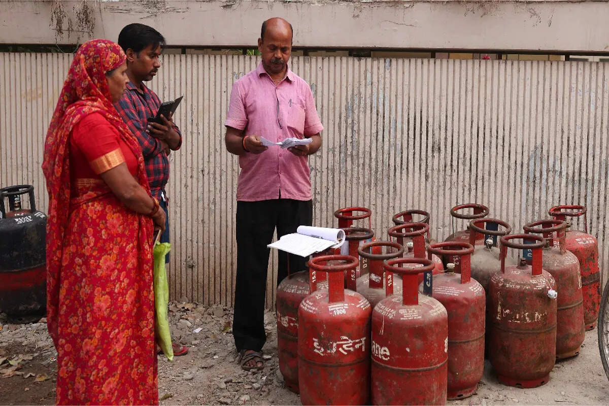 एलपीजी बुकिंग को लेकर भ्रम दूर, उज्ज्वला योजना पर सरकार ने दी स्पष्टता