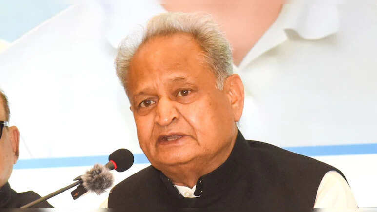 बांग्‍लादेश में ह‍िंदुओं पर हो रहे अत्‍याचार पर अशोक गहलोत दुखी, सोशल मीड‍िया पर लिखा- मानवता पर कलंक