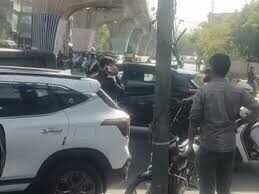 सोडाला में ट्रैफिक पुलिस और वकील के बीच चालान को लेकर हंगामा, वीडियो में देंखे मौके पर तनावपूर्ण स्थिति