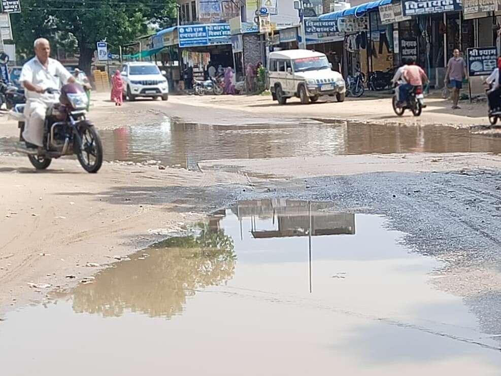 जयपुर में घरेलू नौकरानी ने बुजुर्ग महिला से सोने का कड़ा चोरी किया, वीडियो में जाने FIR दर्ज