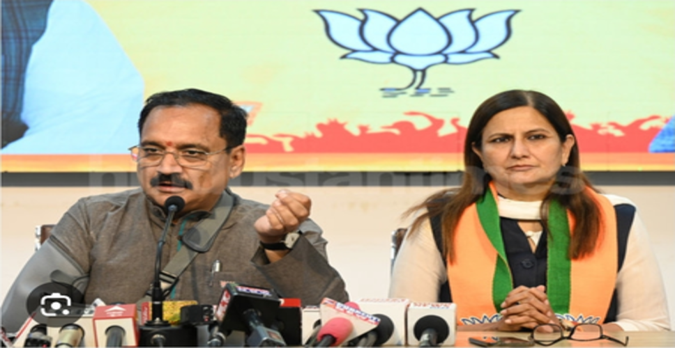 दिल्ली भाजपा प्रमुख वीरेंद्र सचदेवा ने 'पिंक कार्ड' पर झूठ फैलाने के लिए 'आप' की आलोचना की