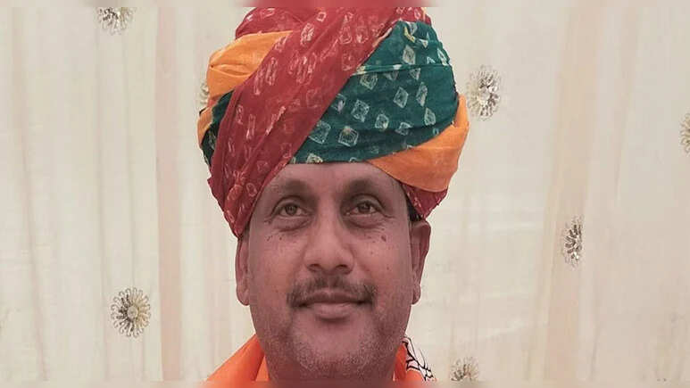 राजस्व मंत्री हेमंत मीणा की तबीयत फिर बिगड़ी, ICU में भर्ती के बाद उदयपुर रेफर