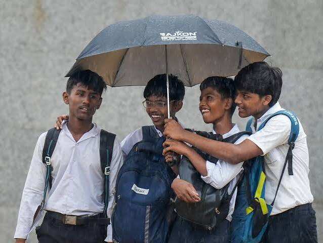 राजस्थान में मौसम के दो रंग, पूर्वी हिस्से में 3 इंच तक बारिश, वीडियो में जाने श्रीगंगानगर में अगस्त का रिकॉर्ड तापमान