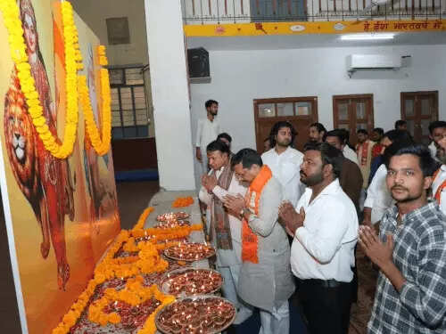 महर्षि वाल्मीकि जयंती से पहले जयपुर में आस्था का संगम, महाआरती में श्रद्धालुओं ने अर्पित किए श्रद्धा-सुमन
