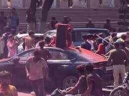 जयपुर में धुलंडी पर युवाओं ने सड़कों पर मचाया उत्पात, वीडियो में देंखे पुलिस ने काबू पाया