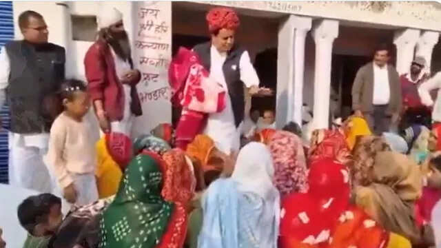 पूर्व बीजेपी सांसद सुखबीर सिंह जौनापुरिया का विवादित वीडियो वायरल, मुस्लिम महिलाओं को कंबल देने से इनकार