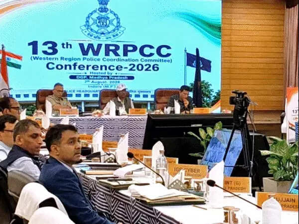 इंदौर में अंतरराज्यीय अपराधों पर मंथन, राजस्थान DGP राजीव कुमार शर्मा ने बैठक में लिया हिस्सा
