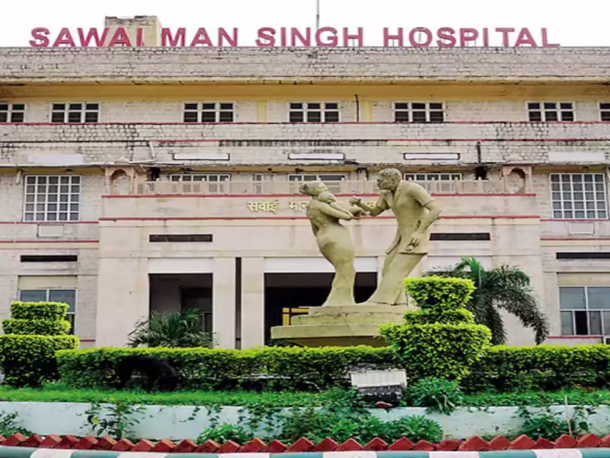 जयपुर में स्वास्थ्य व्यवस्था पर सवाल, फुटेज में देखें झुलसी 6 साल की बच्ची इलाज के लिए भटकने को मजबूर