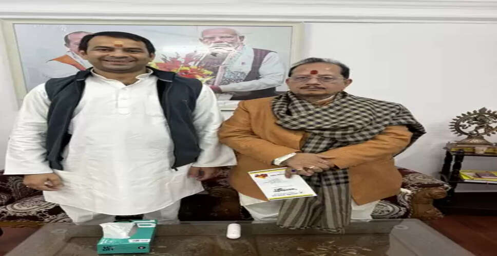 तेजप्रताप यादव ने विजय सिन्हा से की मुलाकात, दही-चूड़ा भोज में शामिल होने का आमंत्रण