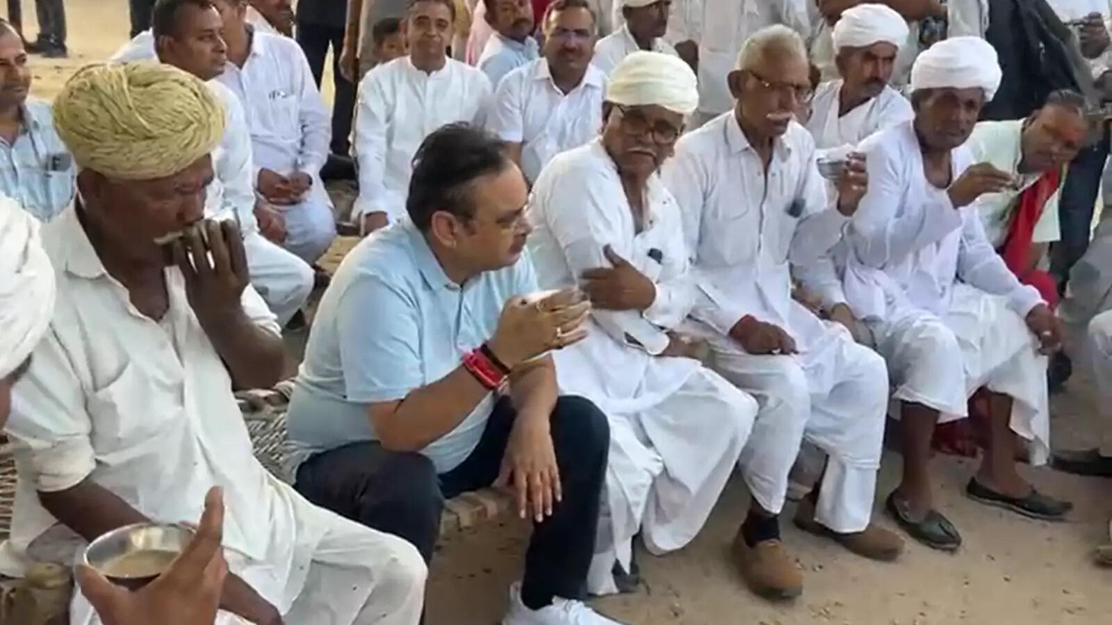 जालोर में CM का ग्राम विकास चौपाल दौरा: ग्रामीणों से संवाद, योजनाओं पर चर्चा और रात्रि भोज ने बढ़ाया जुड़ाव