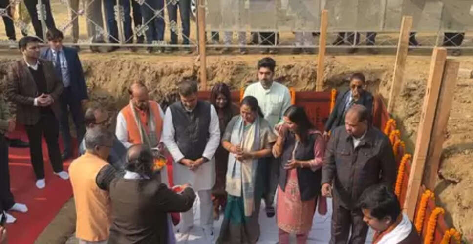 दिल्ली: सीएम रेखा गुप्ता ने उत्तम नगर में किया अटल पार्क का शिलान्यास