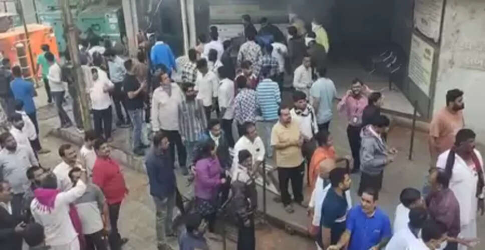 गुजरात के भावनगर में पैथोलॉजी लैब में लगी आग, फायर ब्रिगेड ने पाया काबू