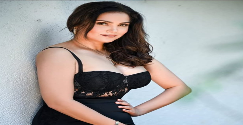 शूटिंग के दौरान जब तेज लहरों के बीच फंस गई थीं लारा दत्ता, इस एक्टर ने बचाई जान