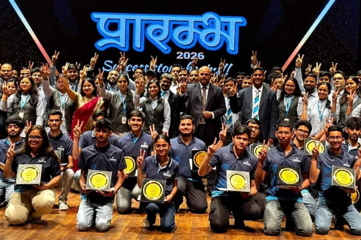 ‘प्रारम्भ 2026’ में मेधावी छात्रों का सम्मान, प्रतियोगी परीक्षाओं के लिए दिए गए महत्वपूर्ण टिप्स