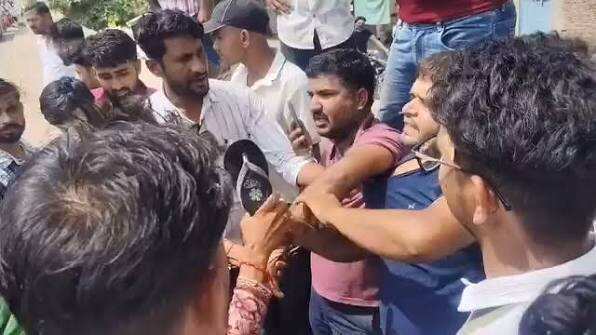 सवाई माधोपुर में बोलेरो और बाइक की टक्कर के बाद हंगामा, दो महिलाओं ने युवकों को चप्पलों से पीटा; एक घंटे जाम रही हम्मीर पुलिया