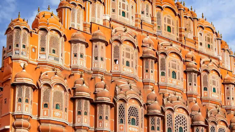 राजस्थान में मौसम ने बदला मिजाज: जयपुर, भरतपुर और कोटा संभाग में बारिश-आंधी की संभावना, तापमान में गिरावट के संकेत