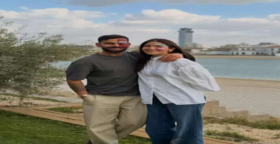 स्पाइडरमैन-स्टाइल मास्क फ्रेम में नजर आए कोहली, नए साल पर वाइफ संग शेयर की तस्वीर