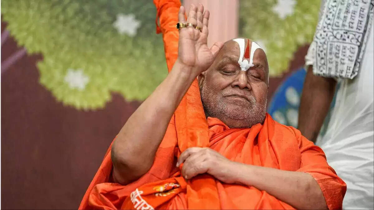 जयपुर में गरजे जगद्गुरु रामभद्राचार्य, वीडियो में देखें बोले- अमेरिका की दादागिरी नहीं चलेगी, हिंदुत्व का वर्चस्व बुलंद होगा