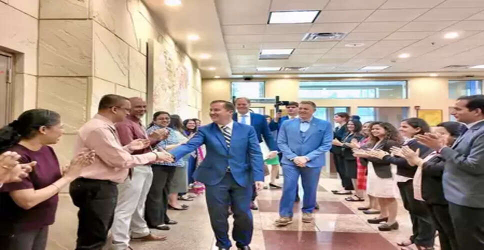 अमेरिकी राजदूत के तौर पर गोर पहले मुंबई दौरे पर पहुंचे, भारत-अमेरिका संबंधों को मजबूत करने पर दिया जोर